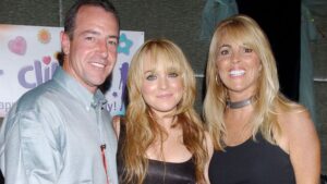 A Photo of Lindsay lohan with her family