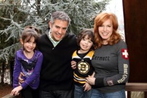 Liz Claman is in a marital relationship with her husband, Jeff Kepnes, whom she married in 1999.